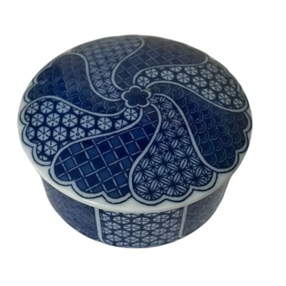 Sometsuke Japanese Porcelain Box Cobalt Transfer Ware Takahashi blue and white